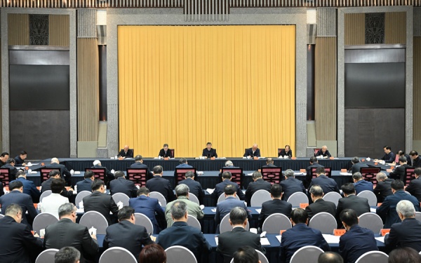 2　　4月30日上午，中共中央总书记、国家主席、中央军委主席习近平在上海出席加强基础研究座谈会并发表重要讲话。.jpg